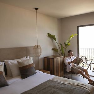 Tropical Nest Queen Room